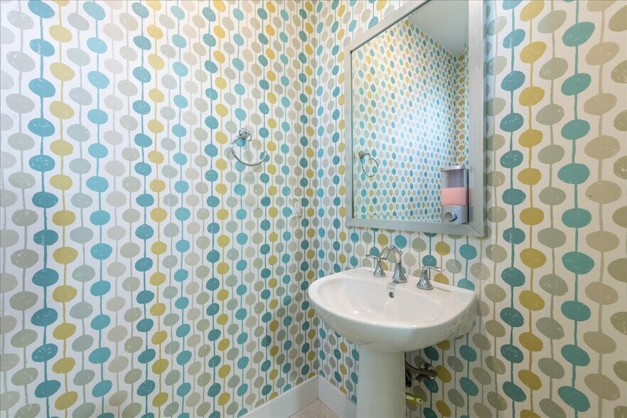 Powder room - 2821 Stringham Way