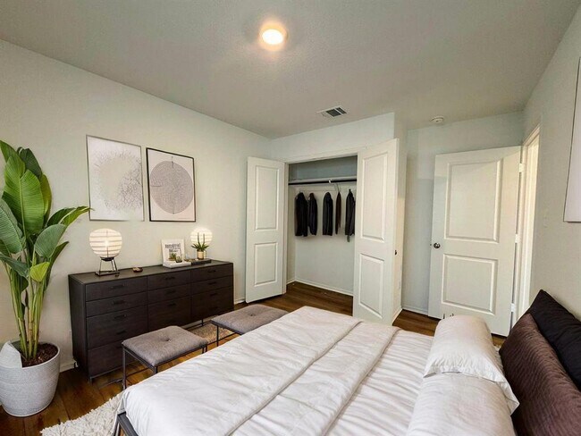 Building Photo - 208 Magione St