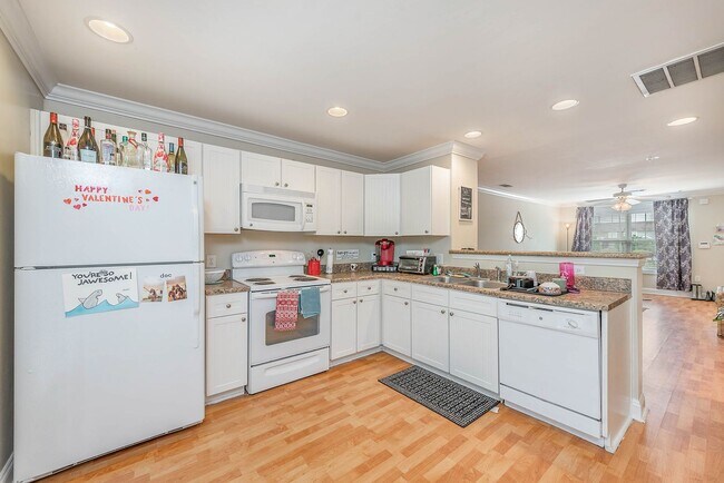 Building Photo - Fall 2026 Move In! 2 Bed, 2 Bath Woodlands...