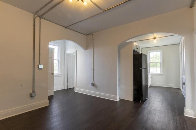 Building Photo - 713 Locust St