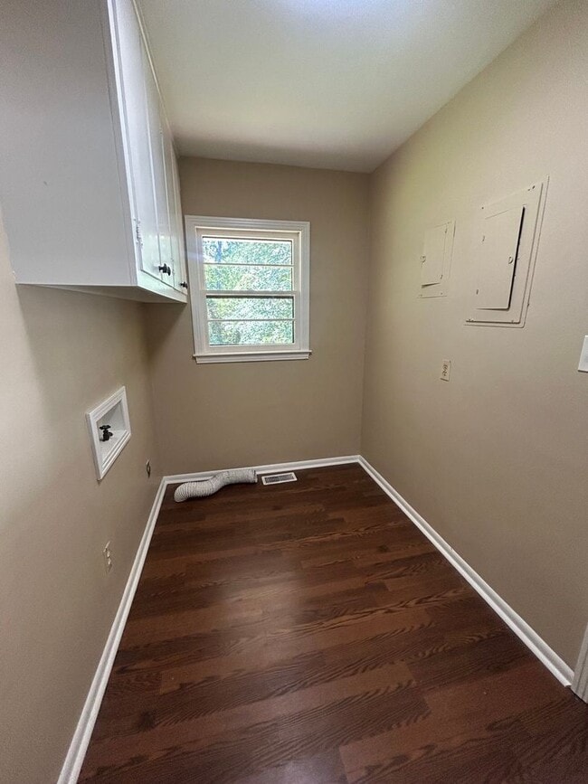Building Photo - 104 Galaxie Pl