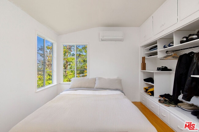 Building Photo - 6933 Vanland Trl