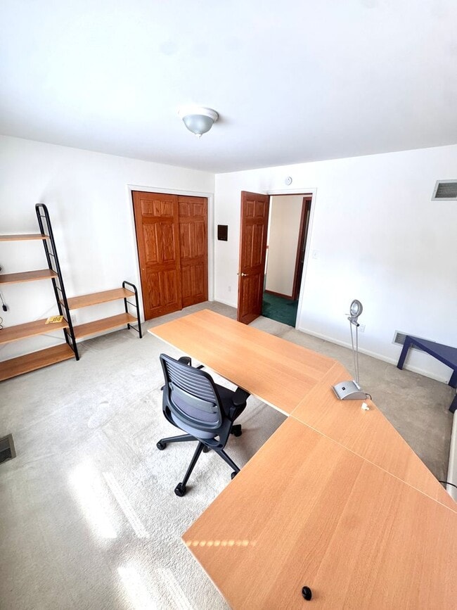 Building Photo - GRAND FIVE BEDROOM HOME