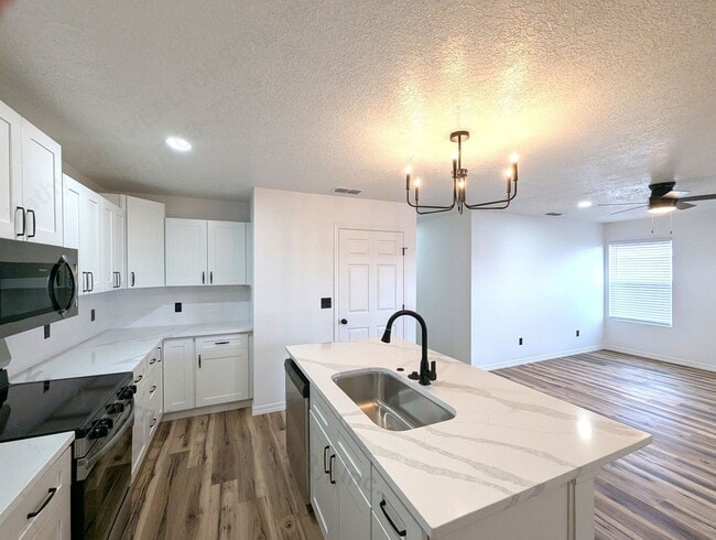Building Photo - 140 Chisum Dr