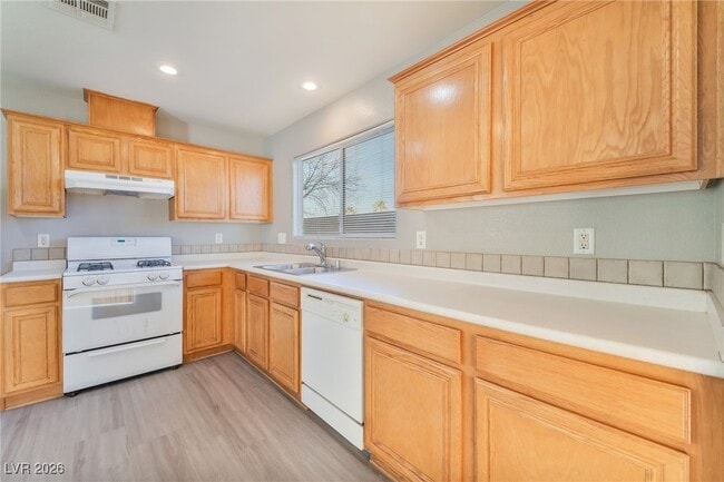 Building Photo - 3970 Coyote Ridge Ct