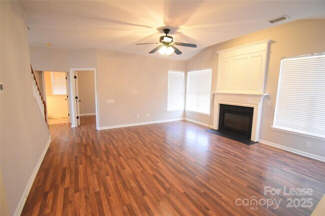 Building Photo - 6827 Braddock Ln