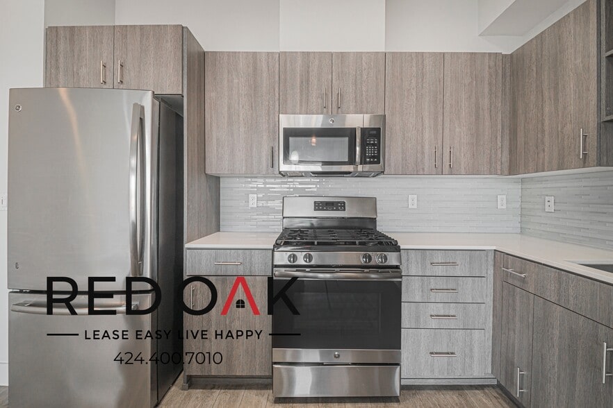 Building Photo - 1331 W 7th St