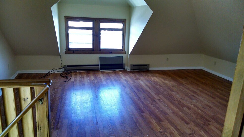 Primary Photo - 20 Champlain St