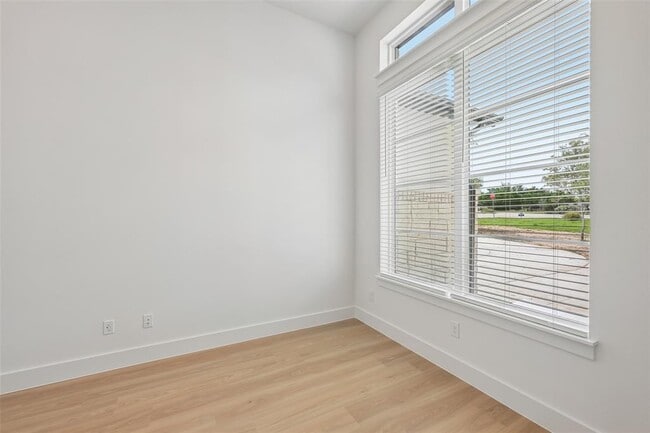 Building Photo - 4908 Turquesa Dr