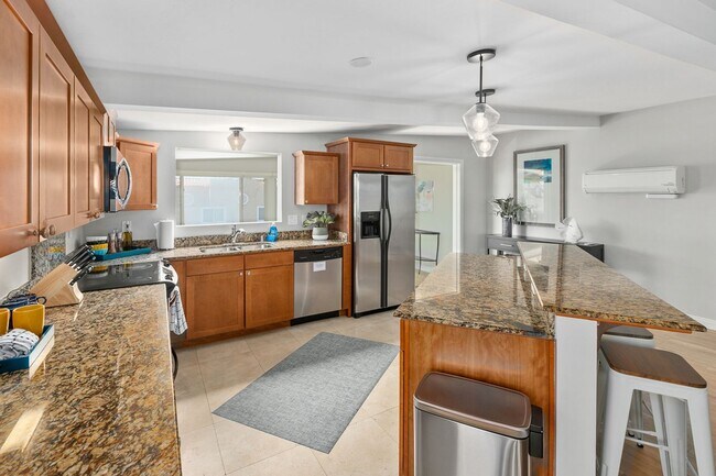 Building Photo - 3 bed 2.5  bath in the Heart of Mission Beach