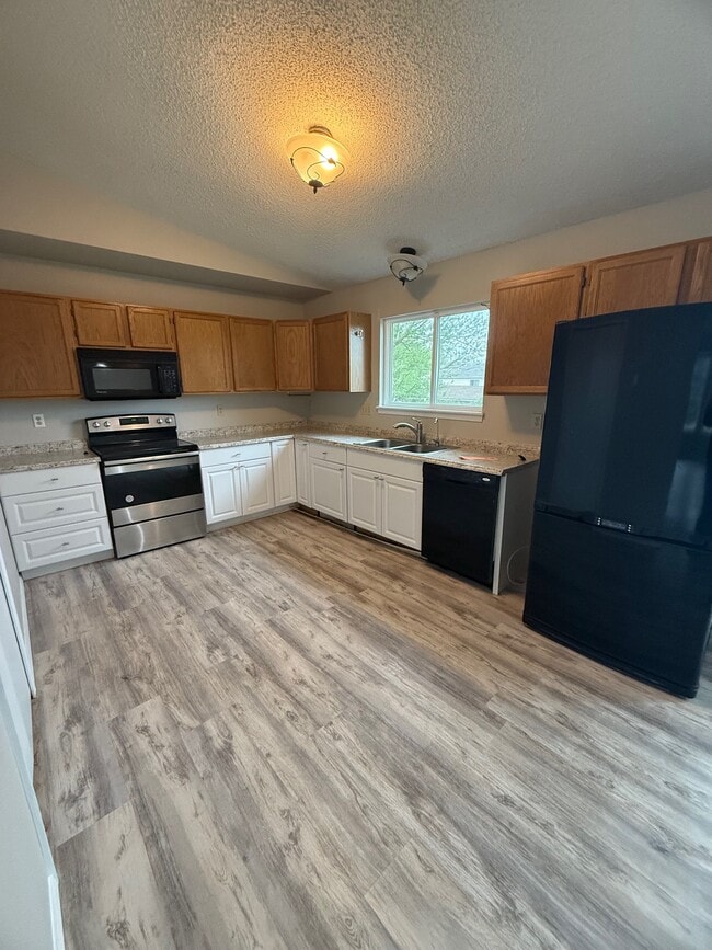 Building Photo - 9525 Aspen Grove Way