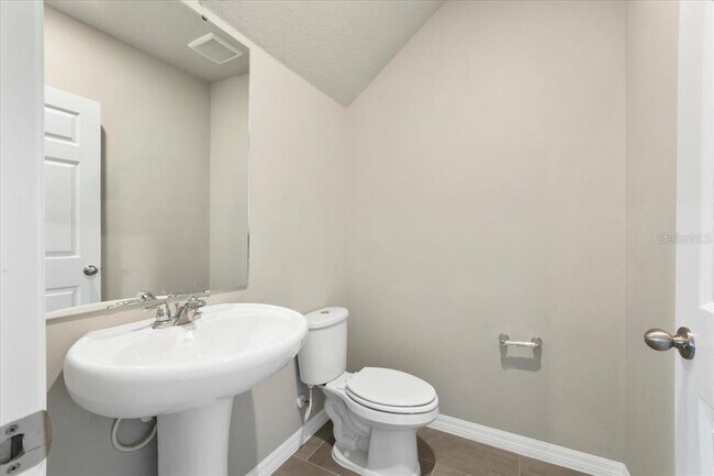 Building Photo - 726 Legacy Dr