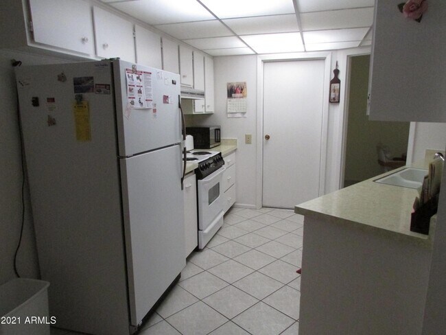 Building Photo - 10880 W Emerald Dr