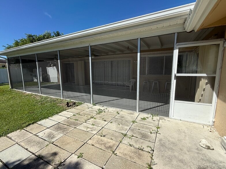 Building Photo - 381 Ortega Ln