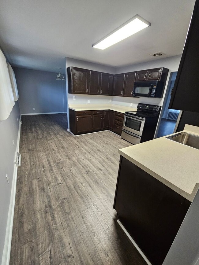 Building Photo - EDGEWOOD - SINGLE FAMILY RANCHER