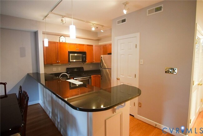 Building Photo - 215 N 19th St