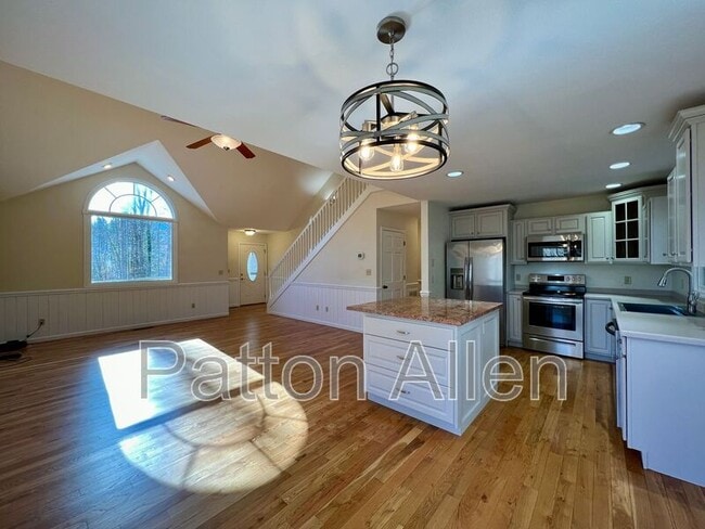 Building Photo - 212 Appleton Dr