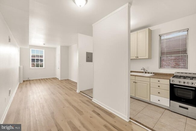 Building Photo - 1102 K St SE