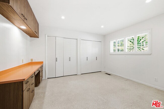 Building Photo - 8900 Alto Cedro Dr