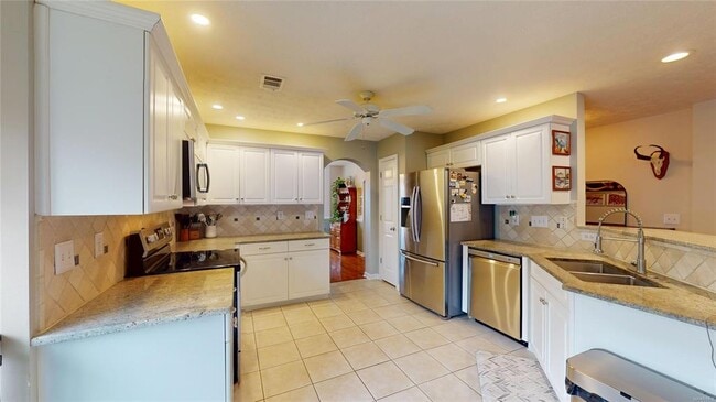 Building Photo - 629 Linden Ln