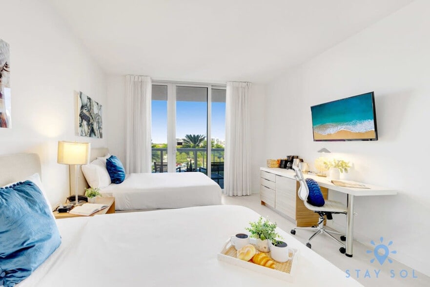 Building Photo - 2602 E Hallandale Beach Blvd