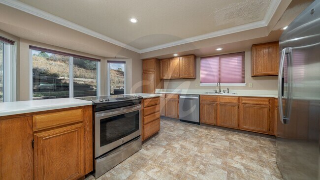 Building Photo - Old Farm Gem