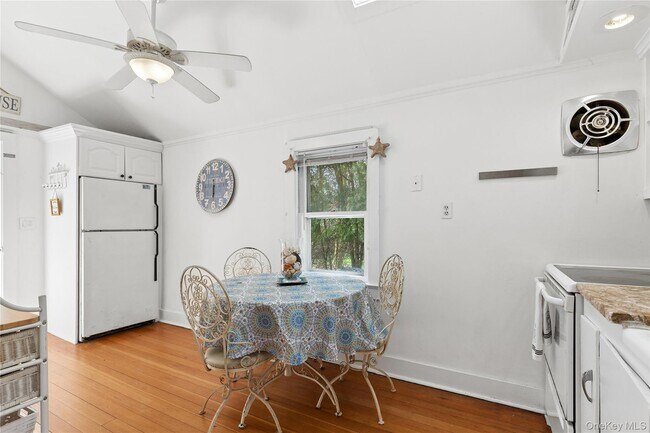 Building Photo - 3 Lincoln St