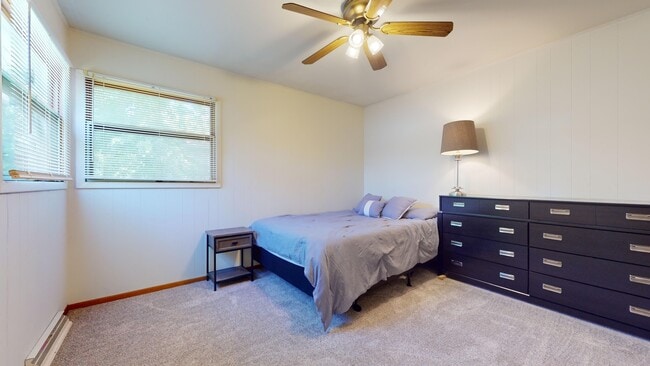 Building Photo - 1222 Thomas Dr
