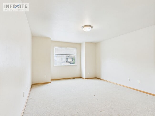 Building Photo - 3-Bedroom Condo in the Heart of Belgrade –...