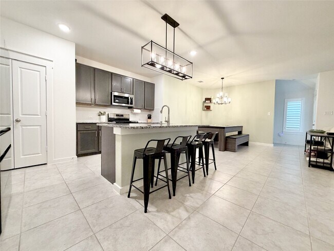 Building Photo - 4724 Peony Grn Dr