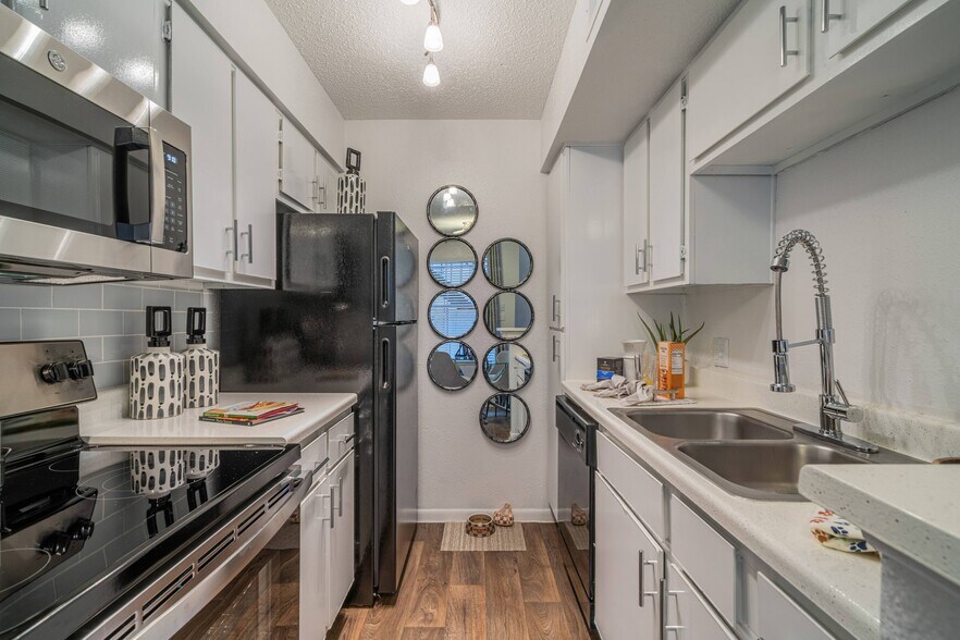 The Parker at Ellington Apartments 12801 Roydon Dr Houston TX 77034 Apartment Finder