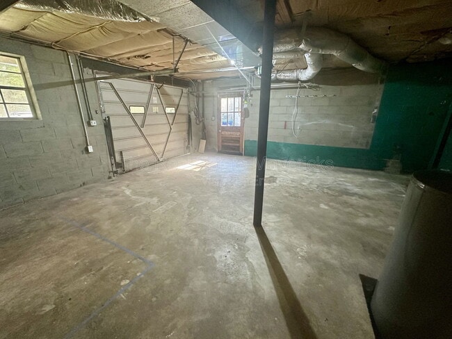 Building Photo - 1763 Whiteoak Rd