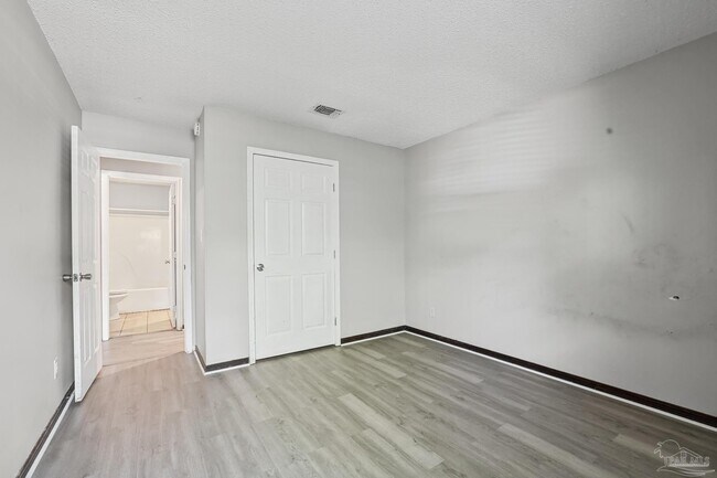 Building Photo - 455 Stara Cir