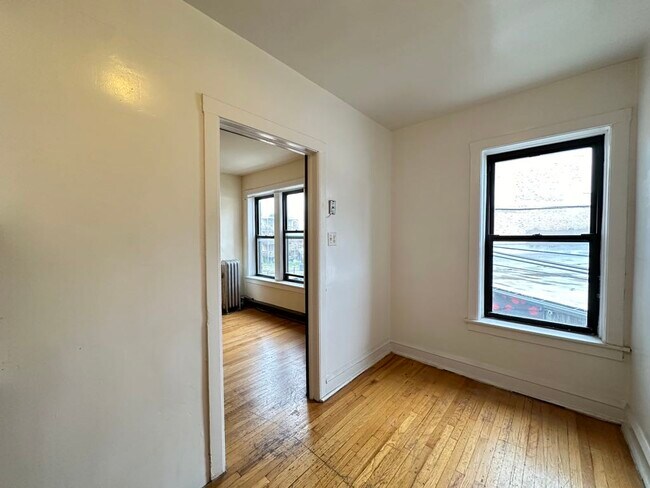 Building Photo - 3306 W Schubert Ave
