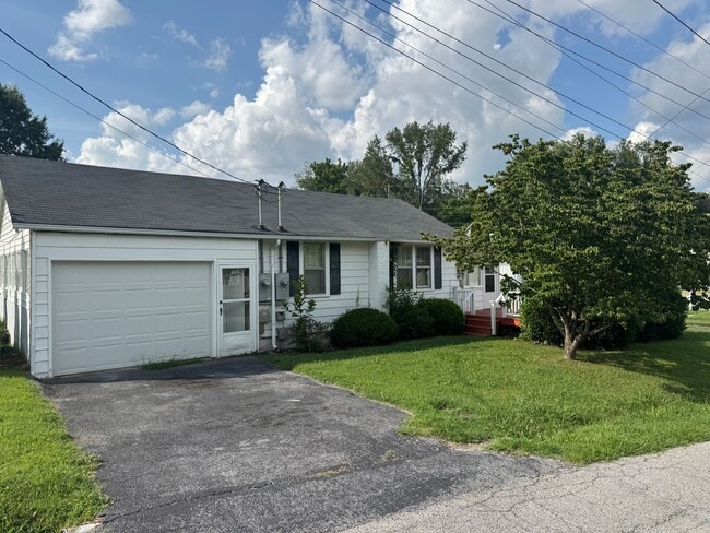 Primary Photo - Charming home in the Heart of Bristol VA