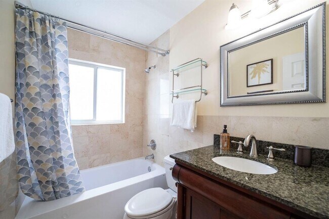 Building Photo - 2101 NE 15th St