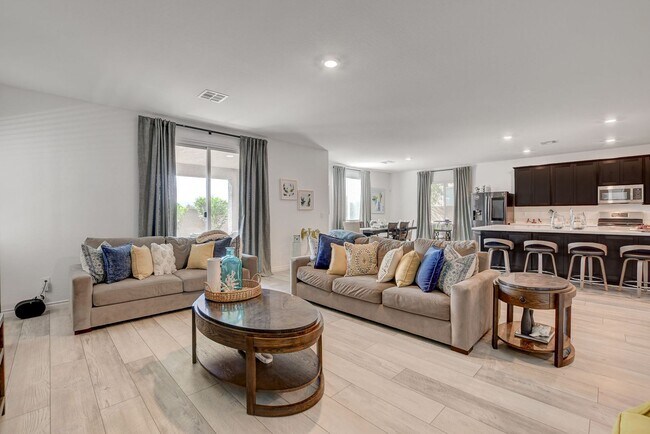 Building Photo - Modern Comfort Meets Stunning Mountain Views