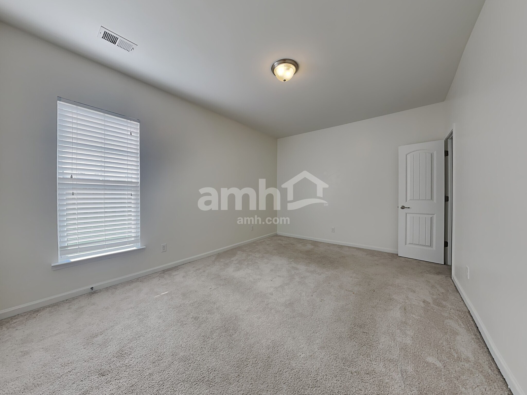 Building Photo - 11 Invierno Lake Dr