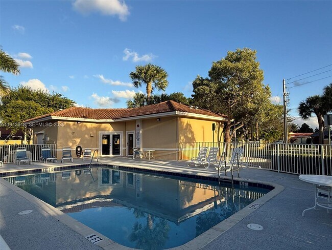 Building Photo - 9907 Westwood Dr