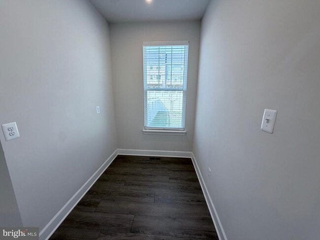 Building Photo - 10825 Foxtrot Cir