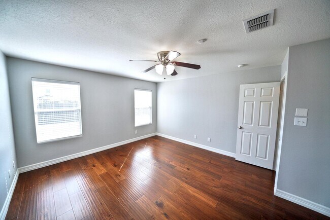 Building Photo - Beautiful home in the desirable Trails of Kensington Ranch, Schertz, TX - Realtor Commission: $500