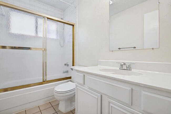 Building Photo - 2230 Cedarwood Dr