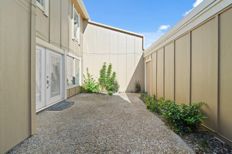 Building Photo - 11650 Village Pl Dr