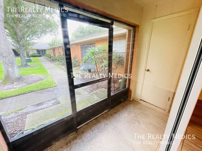 Building Photo - 4874 Tangerine Ave