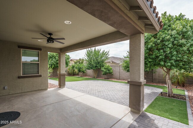 Building Photo - 16019 W Soft Wind Dr