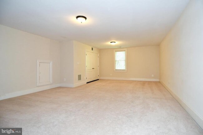 Building Photo - 7104 Old Dominion Dr