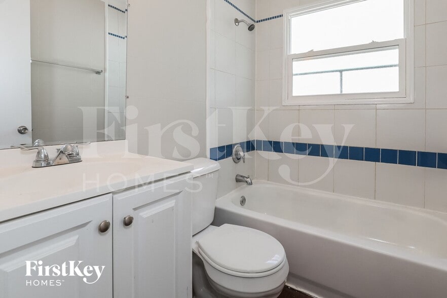 Building Photo - 16759 Artesian Ave