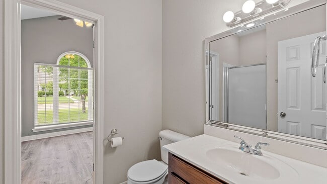 Building Photo - 4 Bedroom, 3 bathroom home in Pleasant Gro...