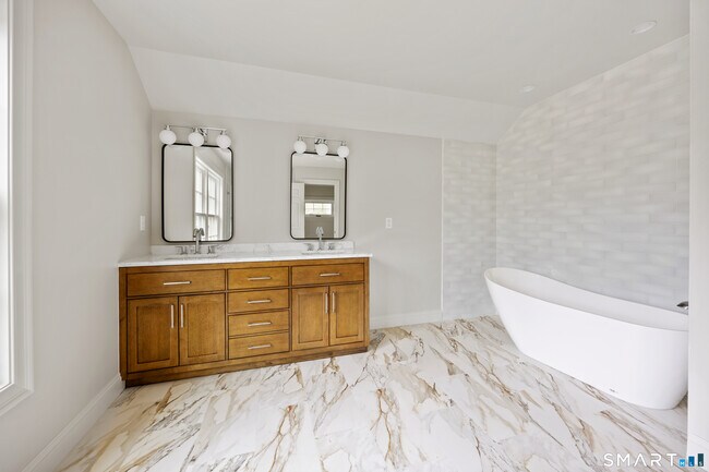 Building Photo - 771 Watertown Rd