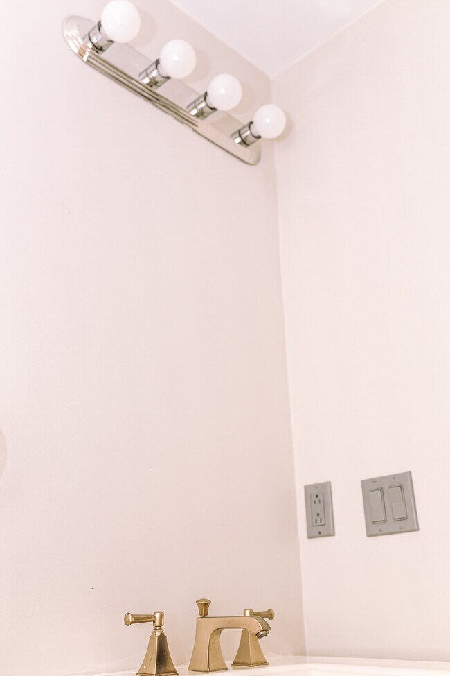 Building Photo - 9808 Emerald Point Dr